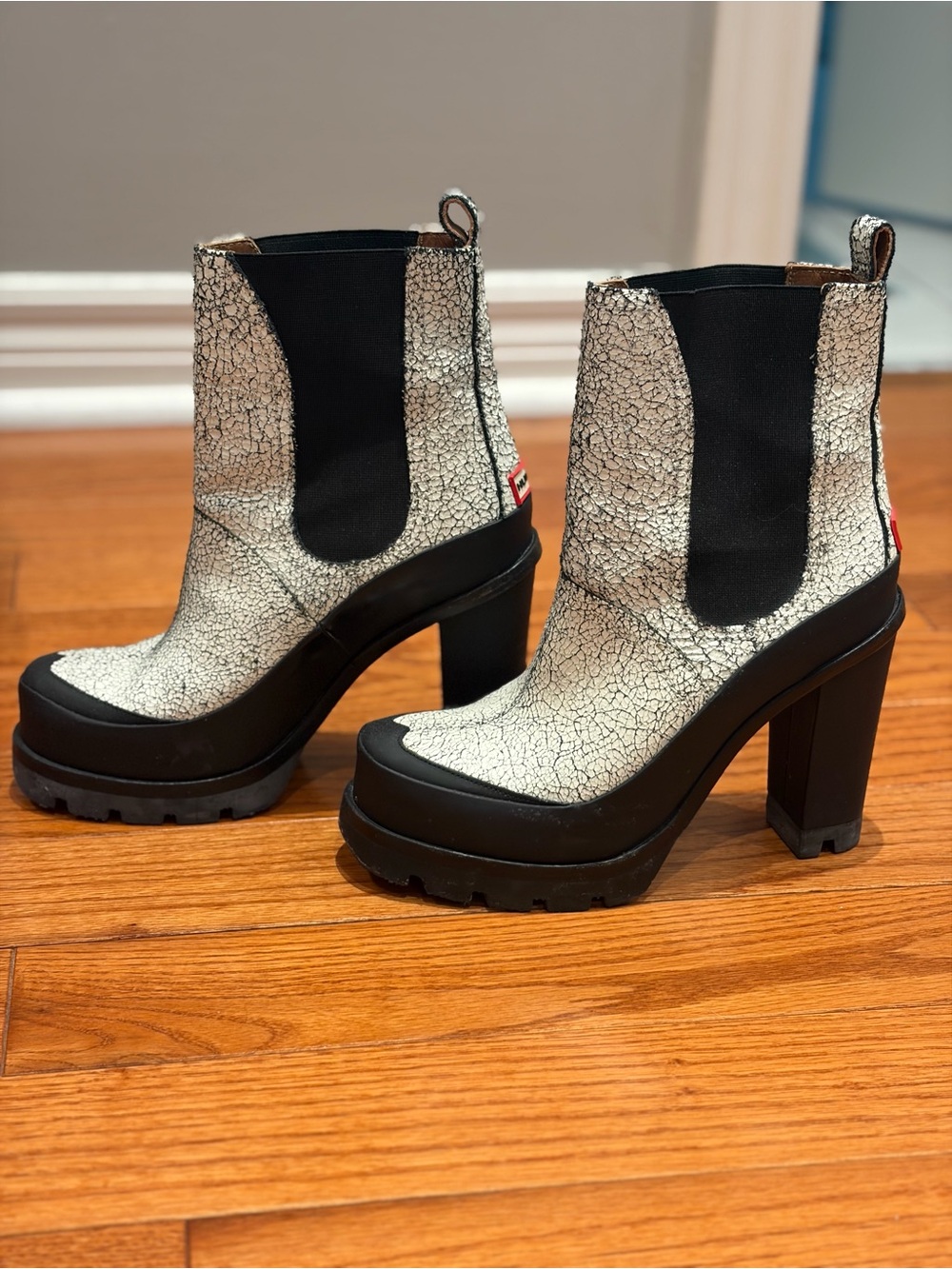 HUNTER Platform Chelsea Ankle Boots Cracked White/Black Women’s UK 5